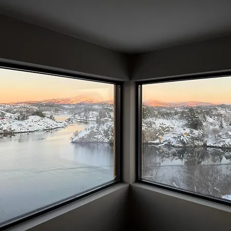 Modern Detached House With A View 빌라 Arefjord