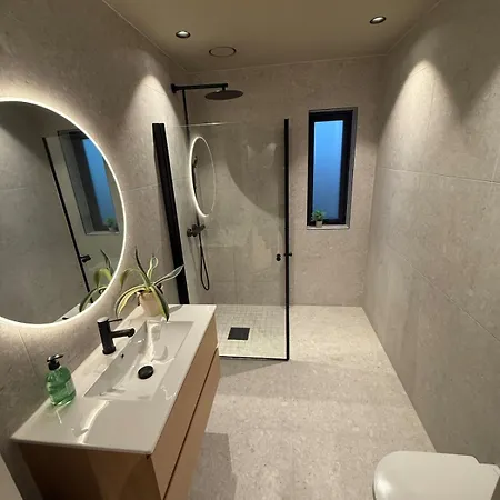 Modern Detached House With A View 빌라 Arefjord