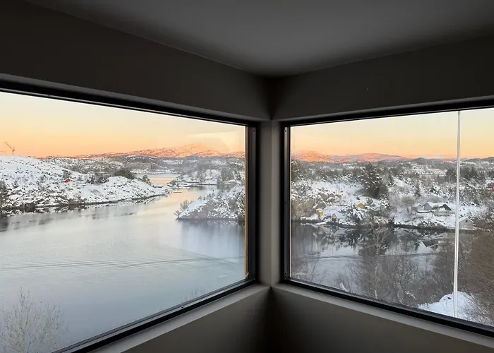 Modern Detached House With A View 빌라 Arefjord