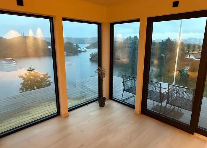 Modern Detached House With A View *