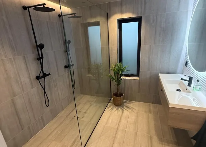 Modern Detached House With A View 빌라 Arefjord