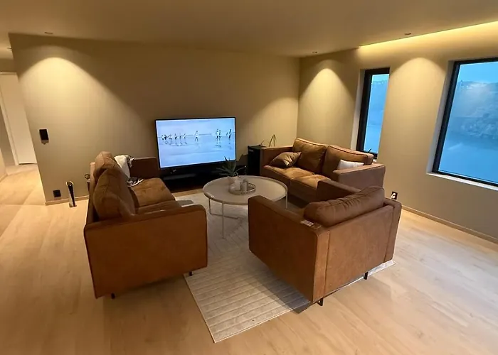 빌라 Modern Detached House With A View